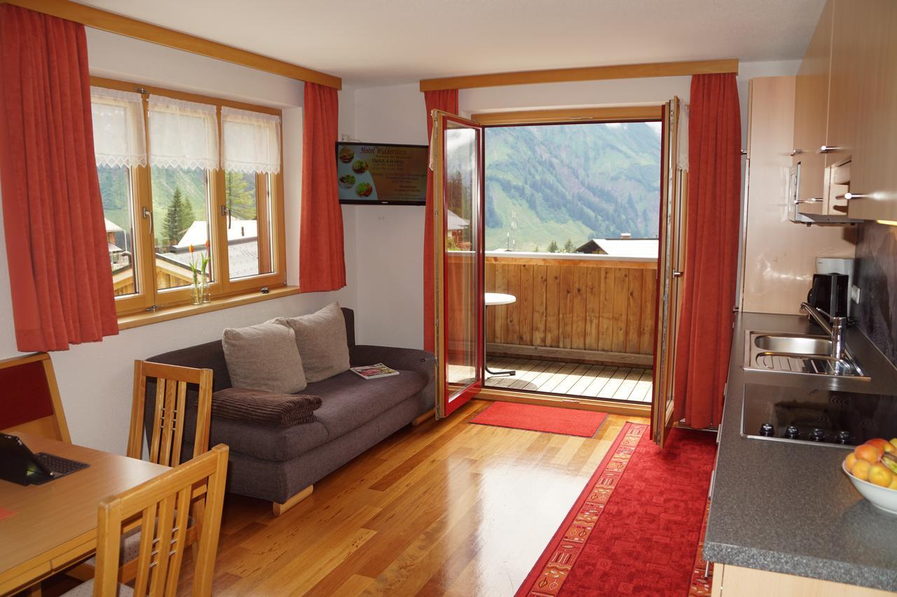 Apartamento Haus Rothorn Schröcken Exterior foto